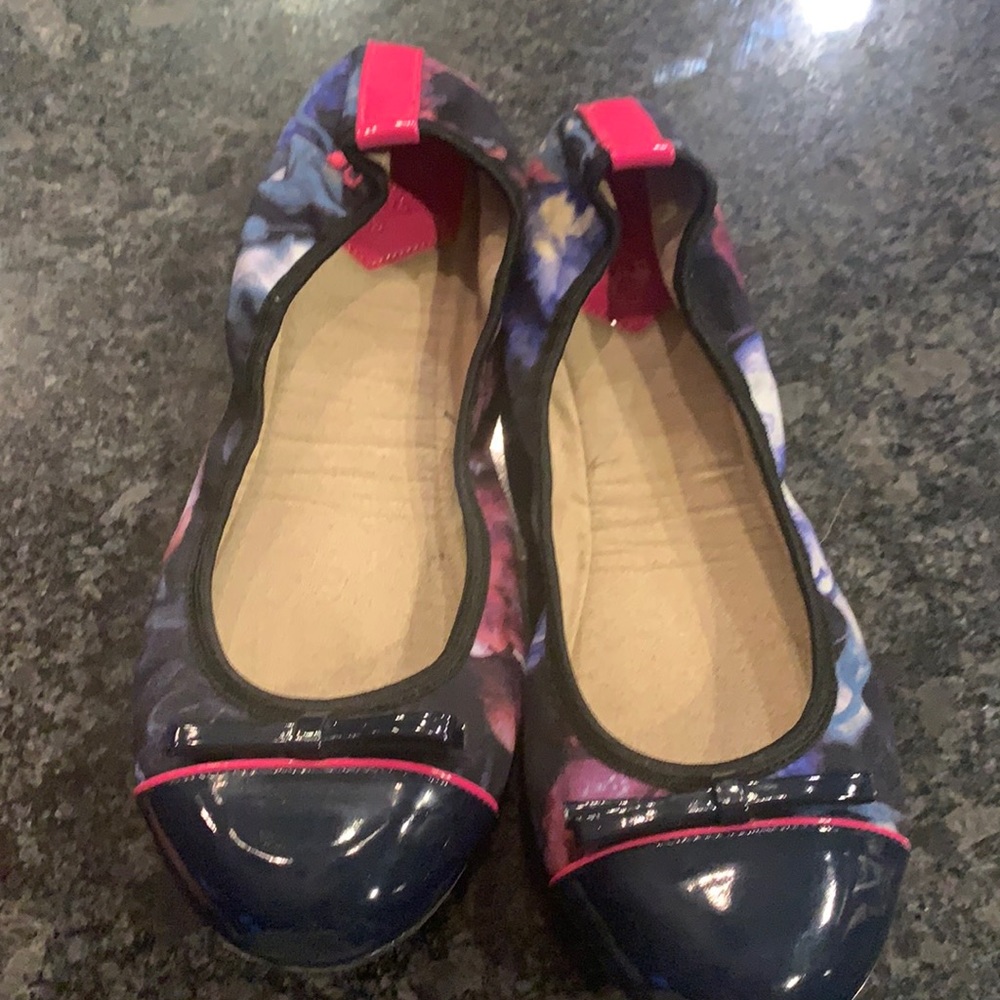 Ballet flats. Excellent condition. Size 10 (Euro 42)